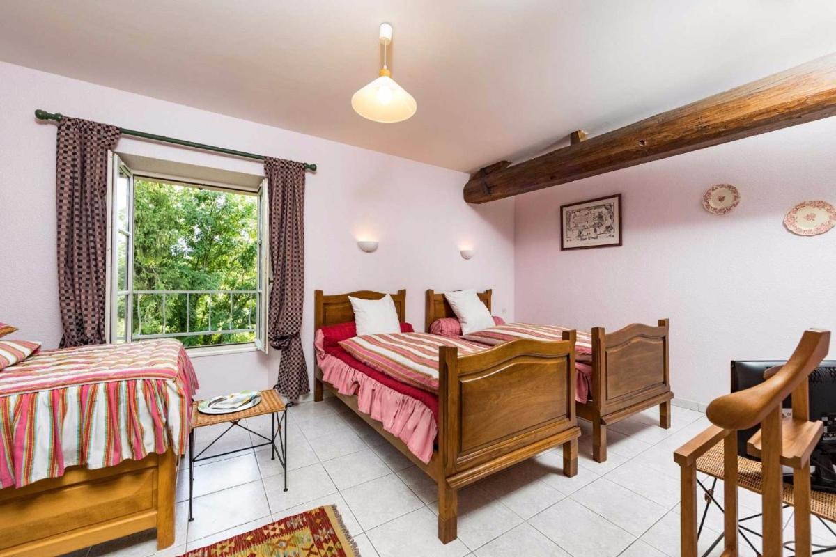 Jolie Vache Deguisee En Fleurs, Chambre D'Hote A Soulosse Room photo